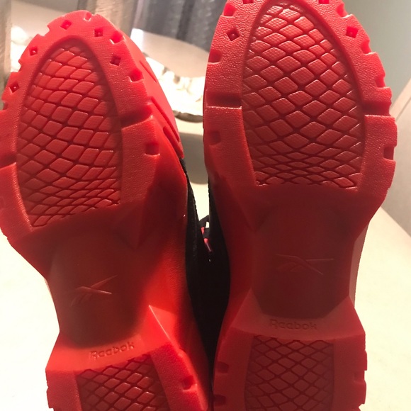 Cardi b Reebok - Picture 2 of 3